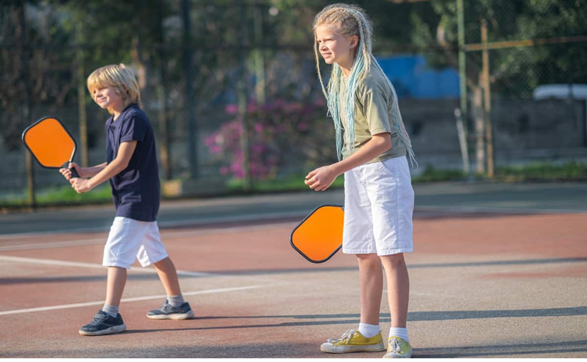 kids playing pickleball